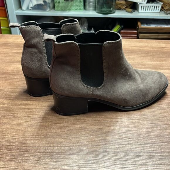 Brown faux suede booties - Picture 3 of 6